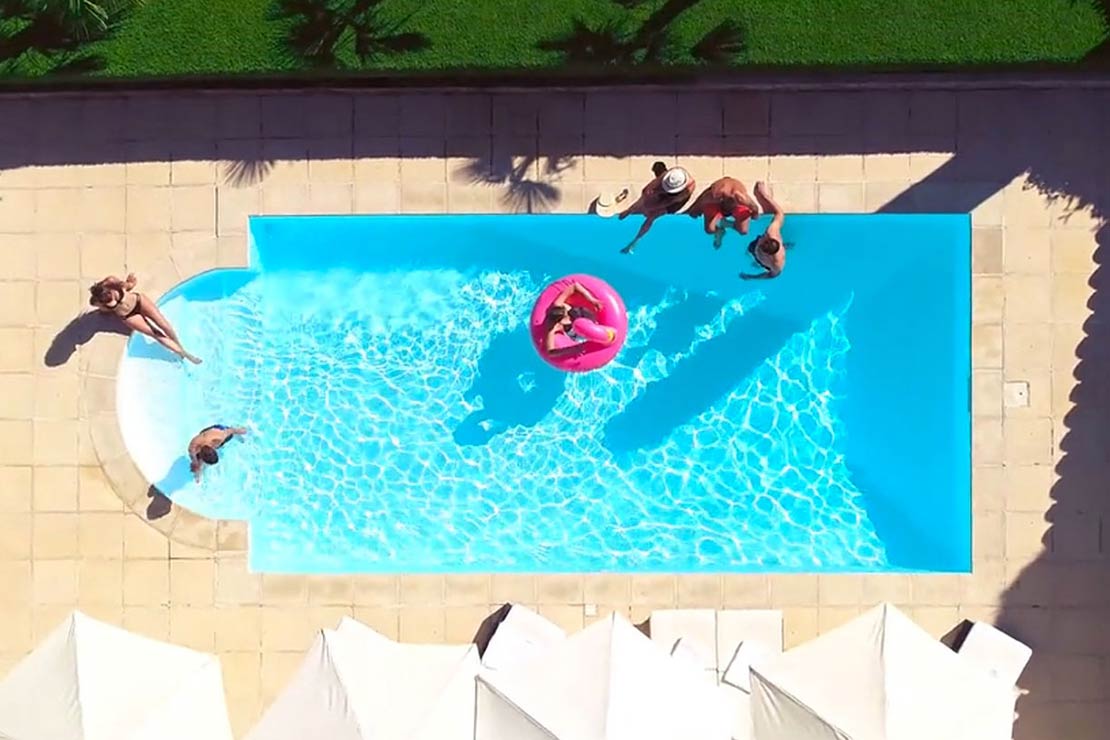 Luxury house rental beaujolais : Salt pool